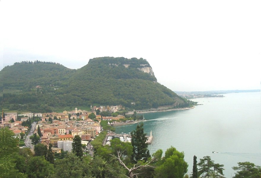 Il_golfo_di_Garda_con_la_Rocca2